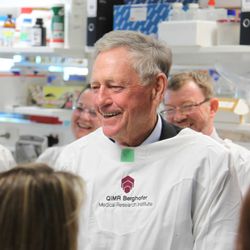 Clive Berghofer visits the lab at QIMR Berghofer